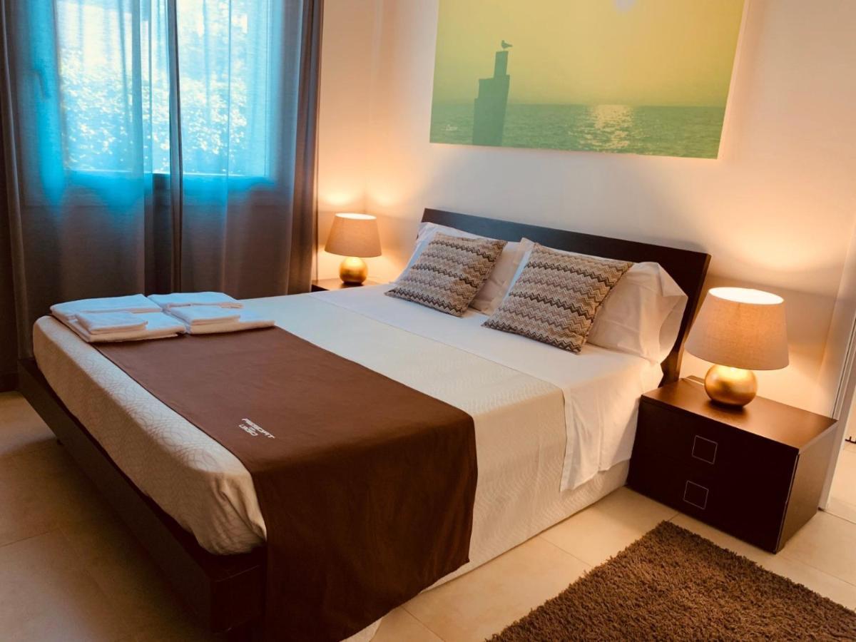 Residence Del Lago Desenzano del Garda Bagian luar foto
