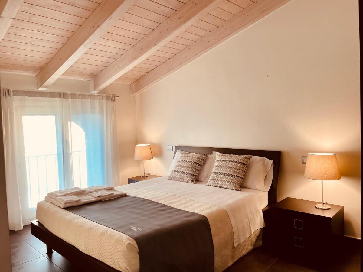 Residence Del Lago Desenzano del Garda Bagian luar foto