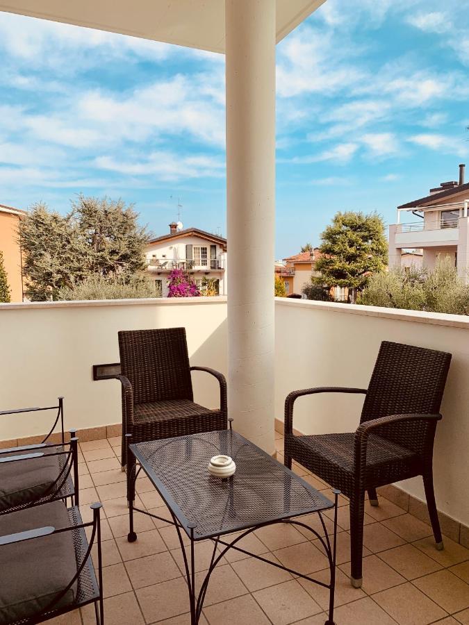 Residence Del Lago Desenzano del Garda Bagian luar foto
