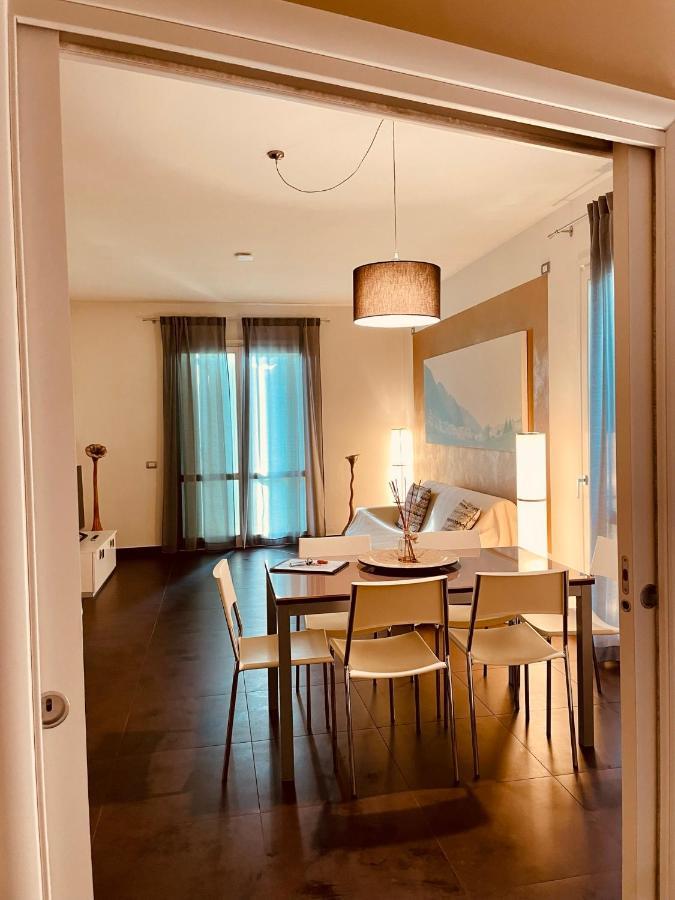 Residence Del Lago Desenzano del Garda Bagian luar foto