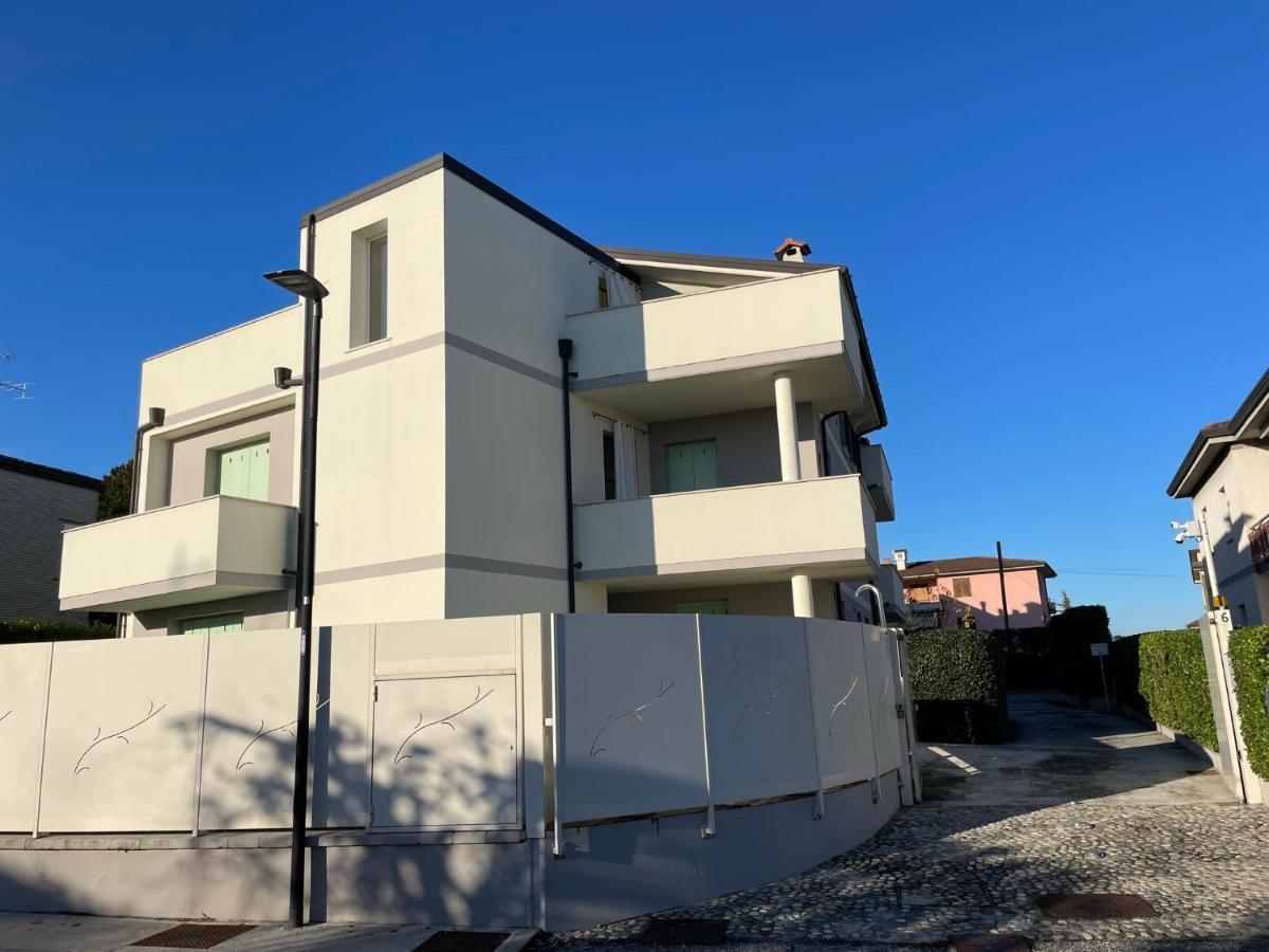 Residence Del Lago Desenzano del Garda Bagian luar foto
