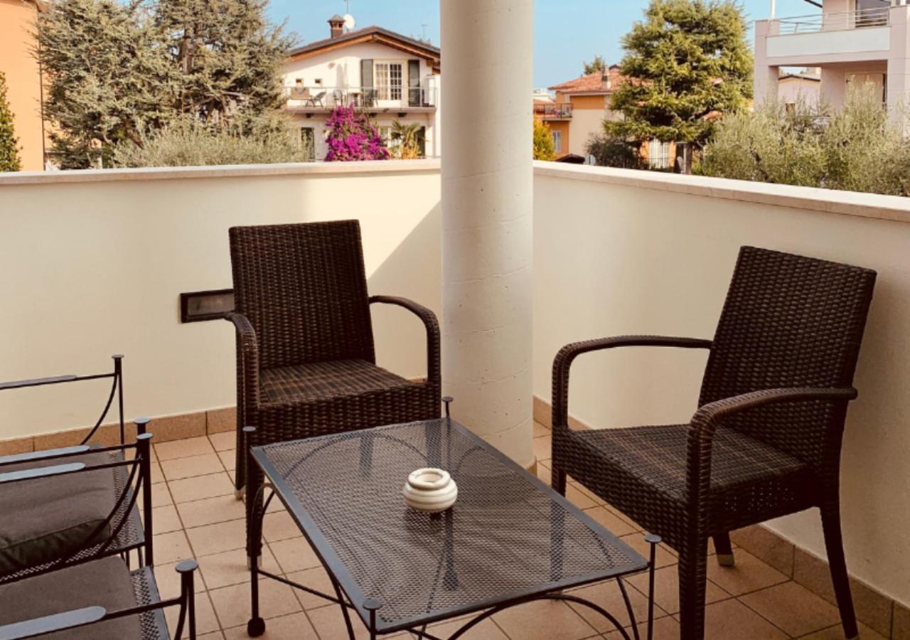 Residence Del Lago Desenzano del Garda Bagian luar foto