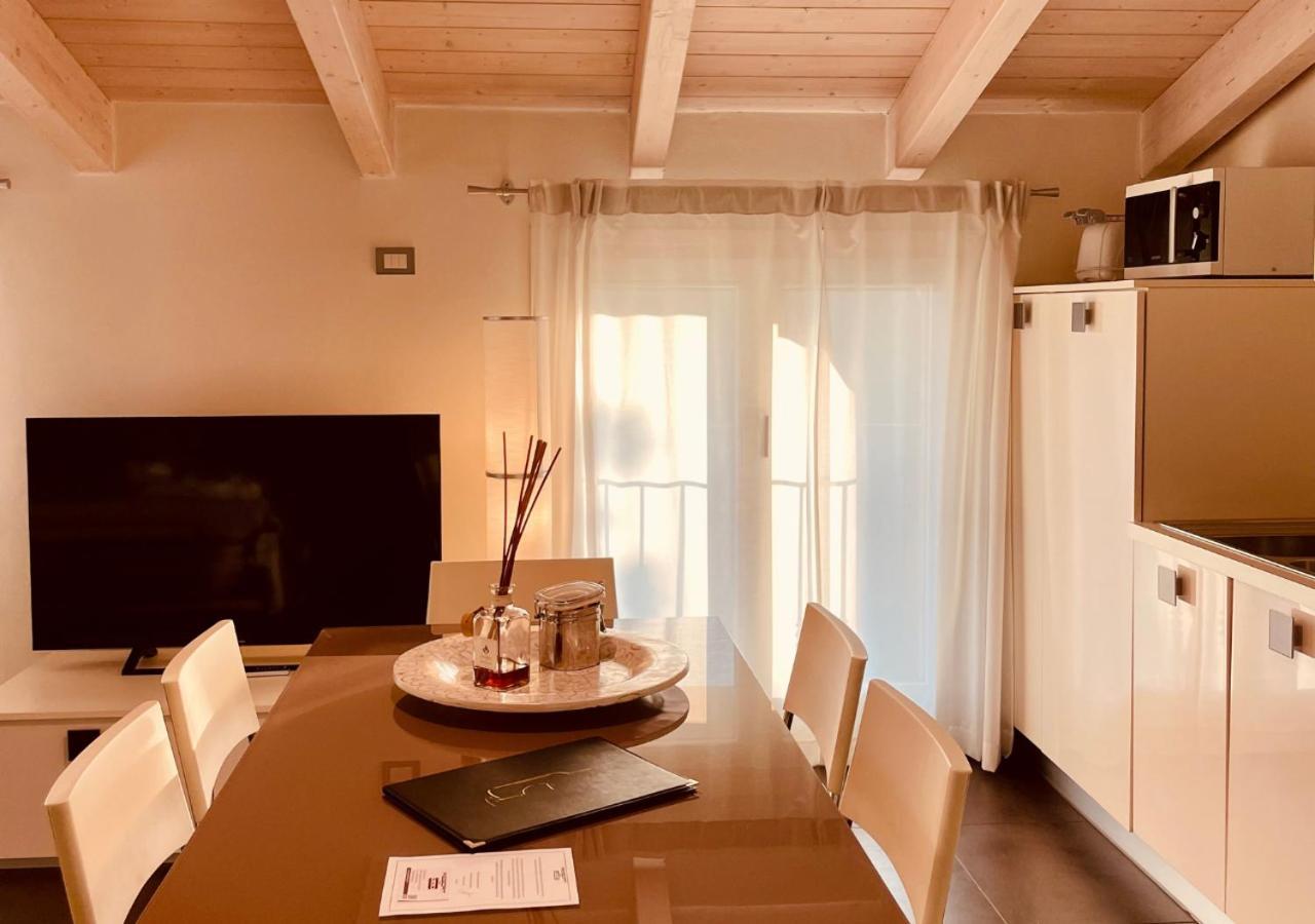 Residence Del Lago Desenzano del Garda Bagian luar foto