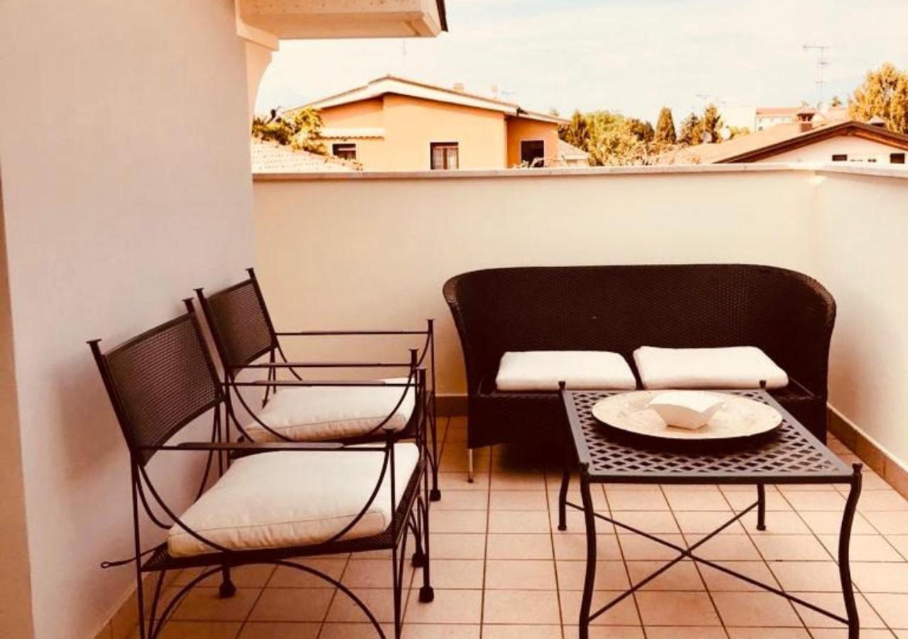 Residence Del Lago Desenzano del Garda Bagian luar foto