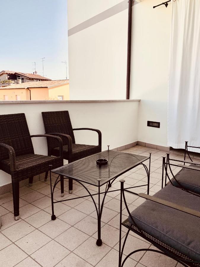 Residence Del Lago Desenzano del Garda Bagian luar foto