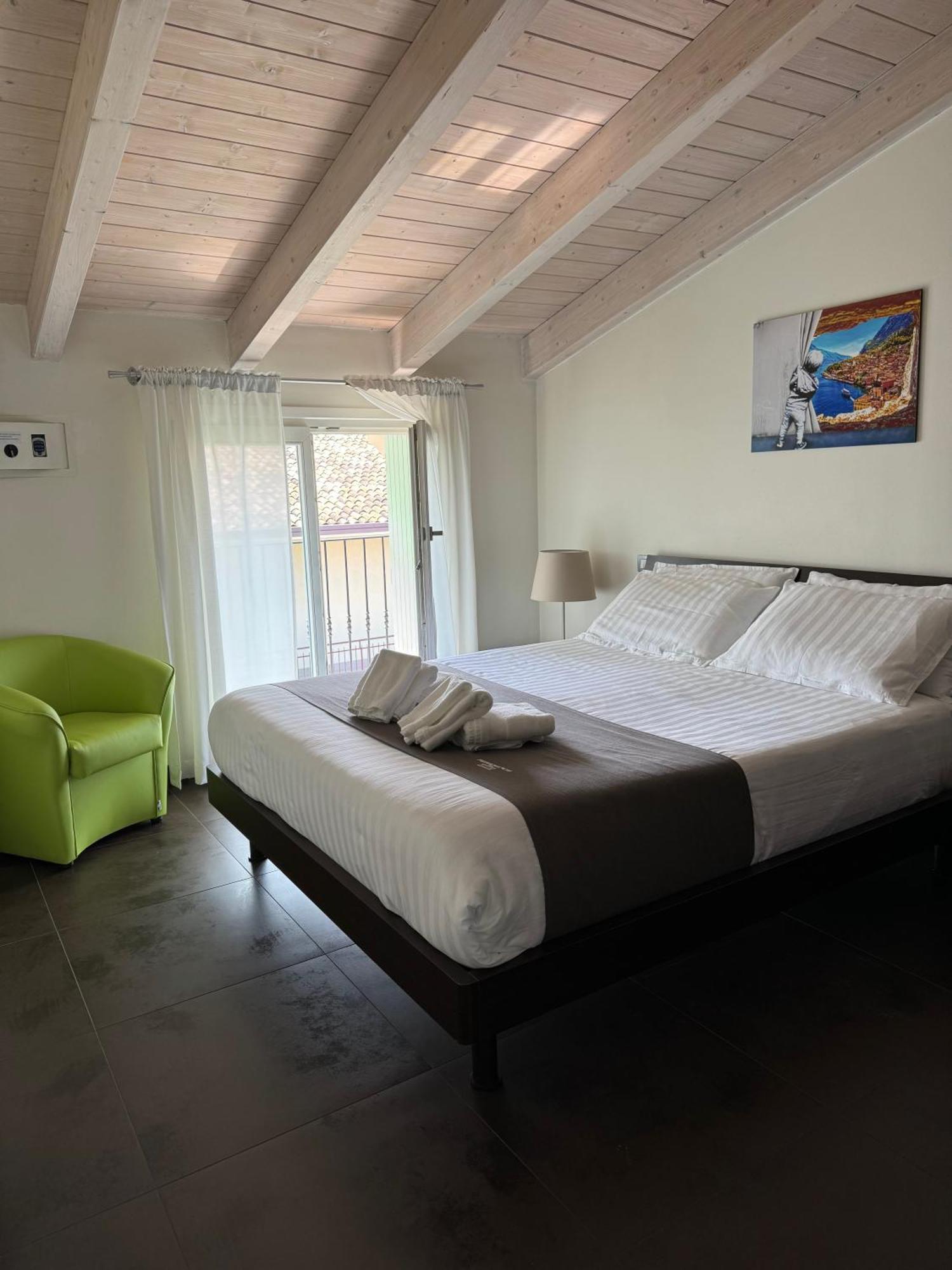 Residence Del Lago Desenzano del Garda Bagian luar foto